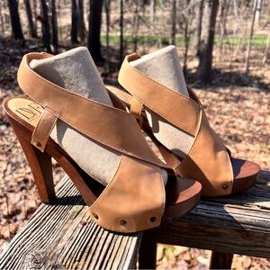 Diane Von Furstenberg leather strap wood platform women’s heels sz 9.5